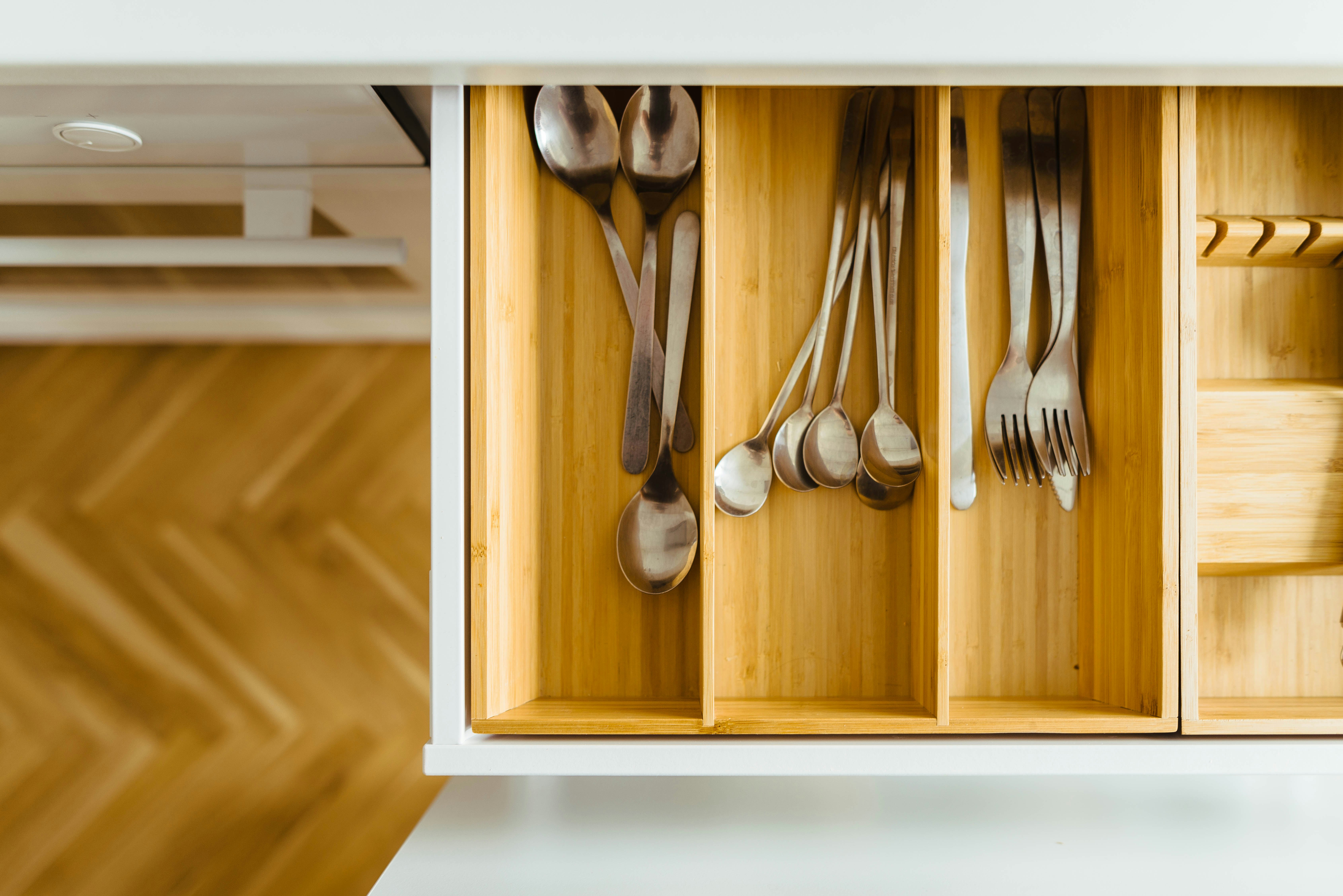 Drawer organization system for separating items